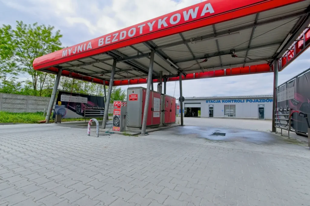 Czerwona myjnia samochodowa Radzionków